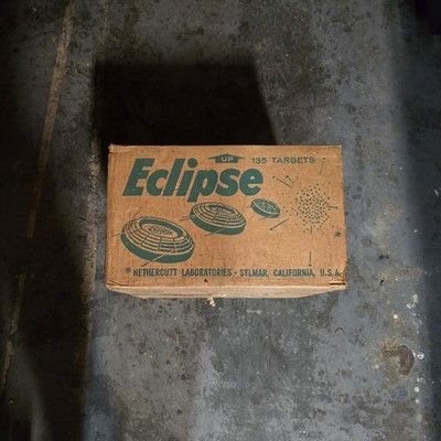 VINTAGE ECLIPSE CLAY PIGEONS WHITE TOP 135 PIECE FACTORY SEALED CASE NETHERCUTT 