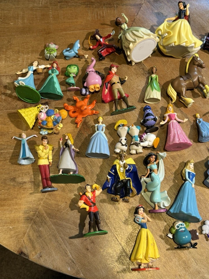 Huge Lot Of Miscellaneous Vintage And Modern Toys Action Figures, Cars, Disney - Image 3 of 4