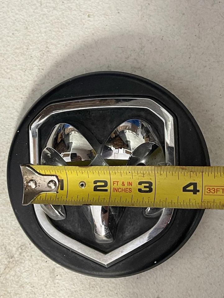 15-22 RAM PROMASTER CITY PORTA TRASEIRA DE CARGA MOLDURA MOLDURA COM EMBLEMA FABRICANTE DE EQUIPAMENTO ORIGINAL - Imagem 2 de 4