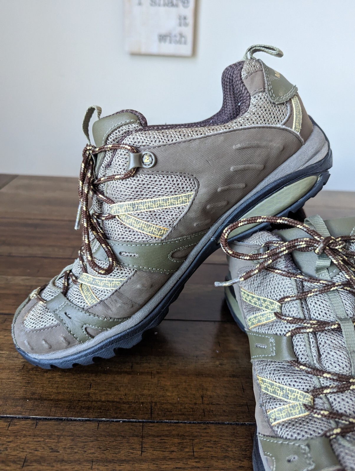 MERRELL Women's Brindle Leather Vibram Hiking Shoe Sz 11