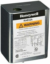 Honeywell RA832A1066 2 Zone 120V Switching Relay w/ DPST Switching