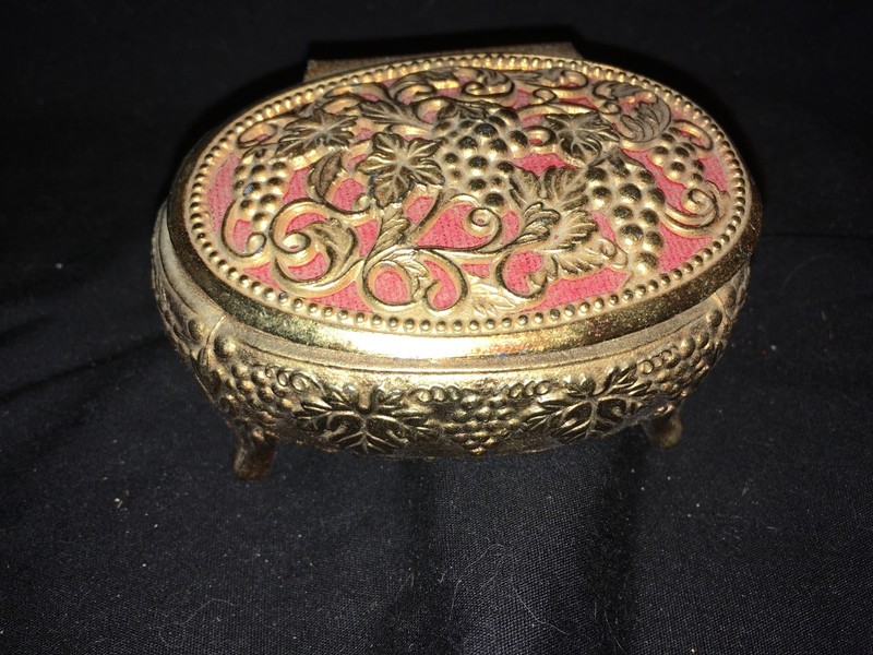 Mid century metal TRINKET JEWELRY BOX grapes grape leaves red fabric lined Japan