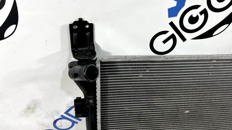 Radiador de motor OEM 2018 Kia Soul 25310-B2050 2014 2015 2016 2018 2019 Foto 2 de 4