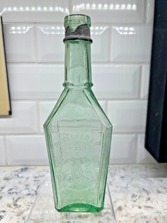 RARE EMBOSSED CHICAGO TROPHY CATSUP ( LIP CHIP ) CHICAGO PRESERVING WORKS