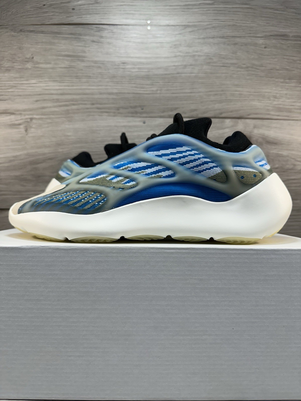 Adidas Yeezy 700 V3 Arzareth - Size 10