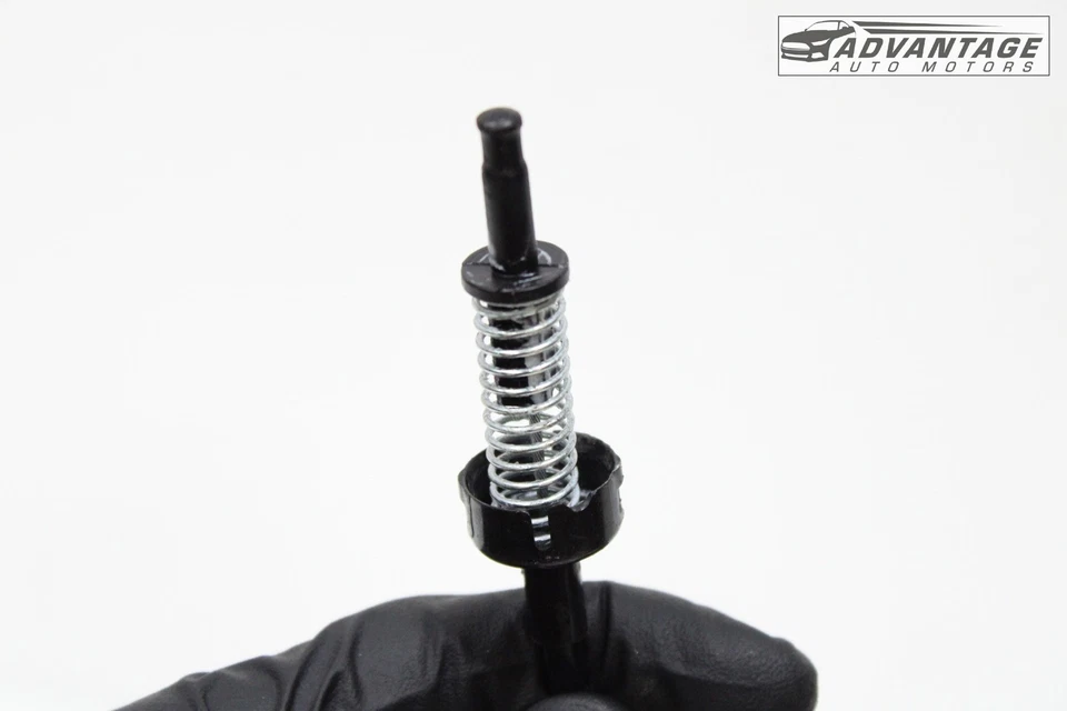 Chevrolet 2016-2022 cuello de llenado de chispas tanque de combustible puerta liberación cable abierto OEM Foto 3 de 4