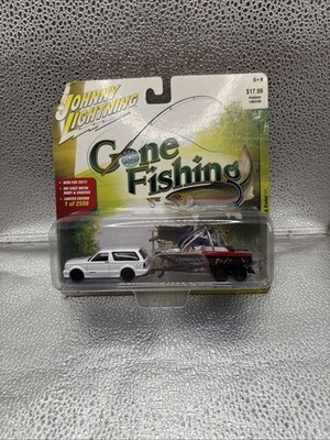 2017 johnny lightning gone fishing 1992 GMC white Typhoon with boat & trailer A