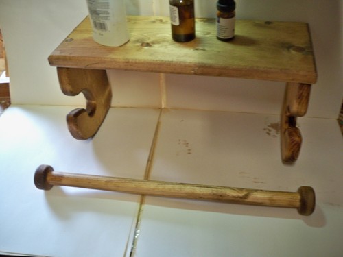 Porta asciugamani di carta artigianale in legno di pino con ripiano (viti aggiunte con articolo) - Foto 4 di 6