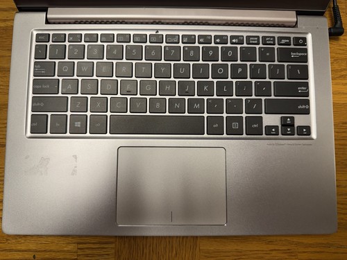 Asus Zenbook UX303UA - i5-6200U - 8GB RAM - 120GB SSD (GOOD SHAPE) - Picture 5 of 6