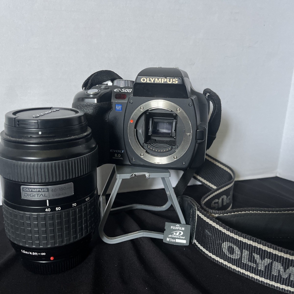 Olympus E-500 Digital Camera w/ 40-150mm Olympus Lenses Bundle 