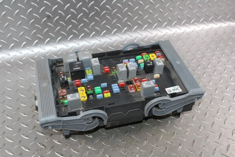 Chevrolet Suburban 2010 2014 motor caja de relé de fusibles 22798217 OEM Foto 3 de 4