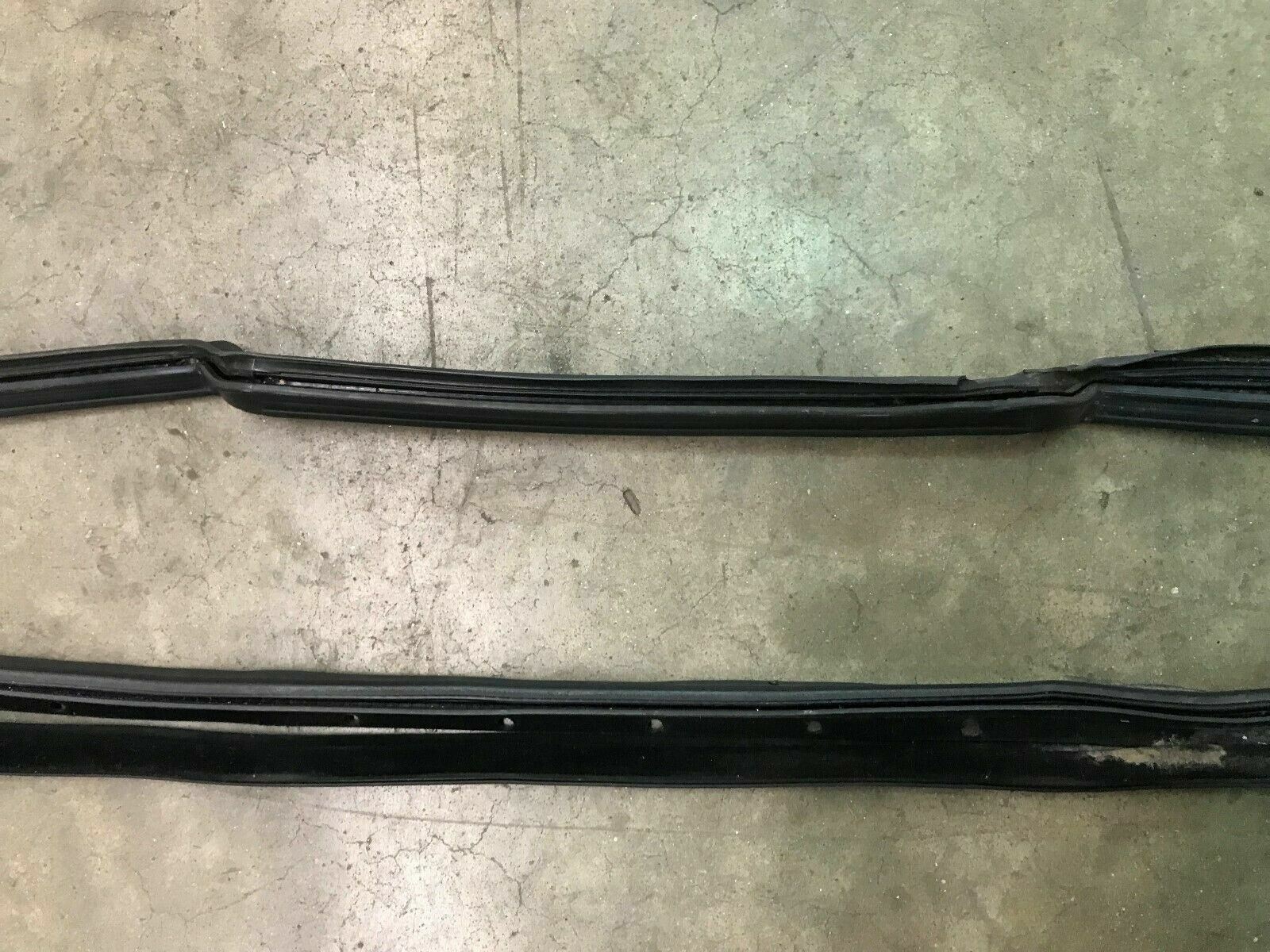 LAMBORGHINI GALLARDO SPYDER REAR WINDOW GLASS RUBBER GASKET SEAL OEM 407827460A