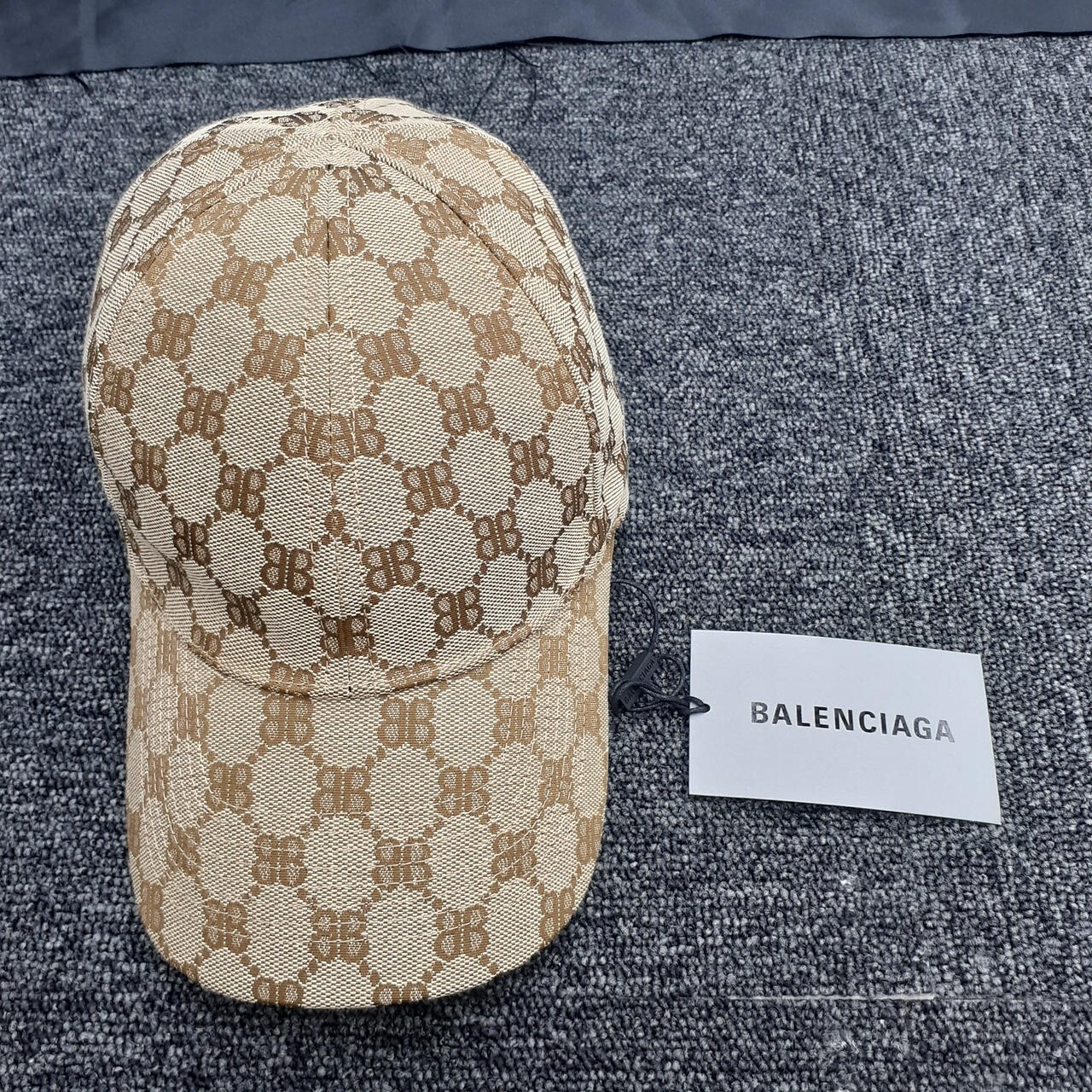 HACKER Cap model number 6807174B3B72064BALENCIAGA… - image 1