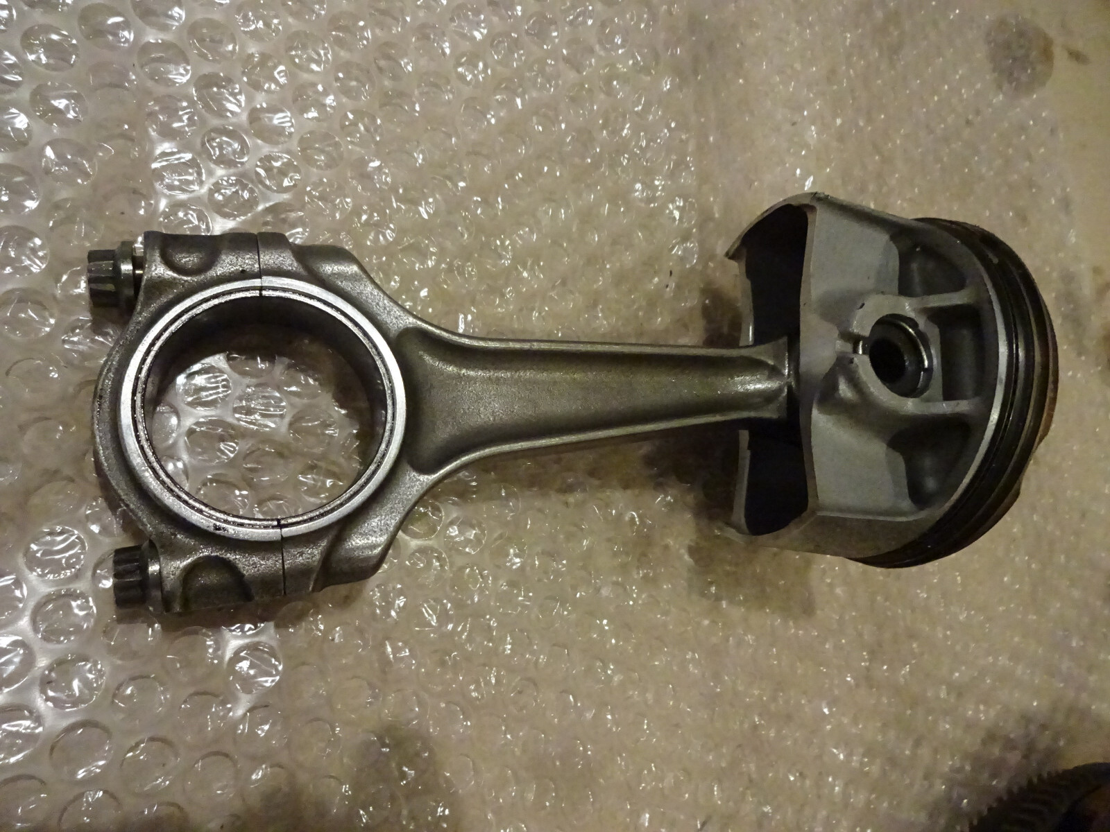 Maserati 4200, Quattroporte-LH Engine Piston & Con Rod Cyl# 5 -P/N 198412-192402