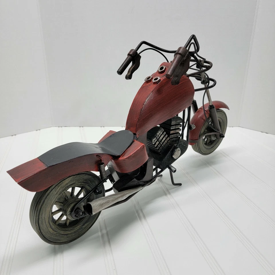 Picadora de madera/estaño hecha a mano para motocicleta modelo Harley decorativa 15" usada. Foto 4 de 4