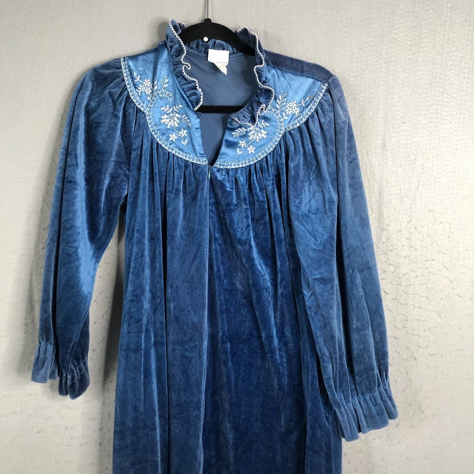 Bata de terciopelo Donna Richard For Gilligan Omalley para mujer mediana azul terciopelo femenino Foto 2 de 4