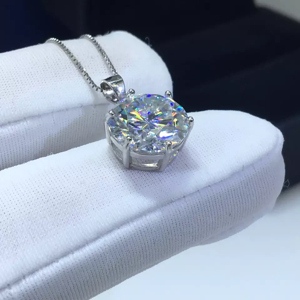 Colgante Moissanita Redondo 3.66Ctw 10mm Chapado en Oro Blanco 14K Sin Collar Cadena Foto 4 de 4