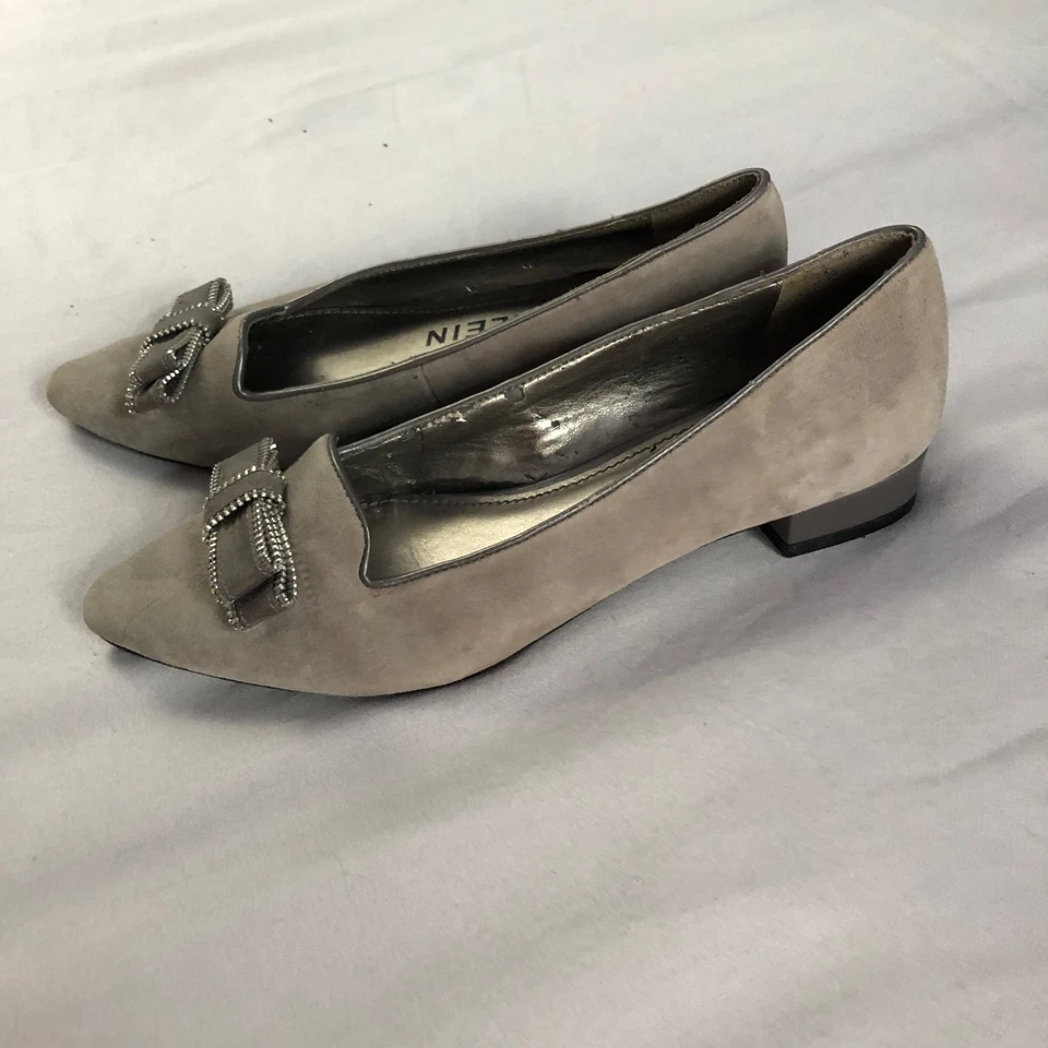ANNE KLEIN MUJER KEANA GRIS GAMUZA PUNTIAGUDA ZAPATOS PLANOS Talla 7.5M Business Preppy Foto 2 de 4