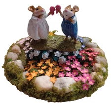 Wee Forest Folk SHARING MAKES IT SWEETER M-561 LTD VALENTINE FLOWER DISPLAY BASE