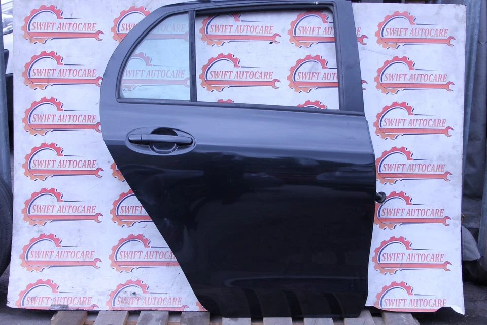 Puerta trasera derecha Toyota Yaris MK2 (XP90) OSR negra 5 puertas hatchback 2006-2011 Foto 2 de 4