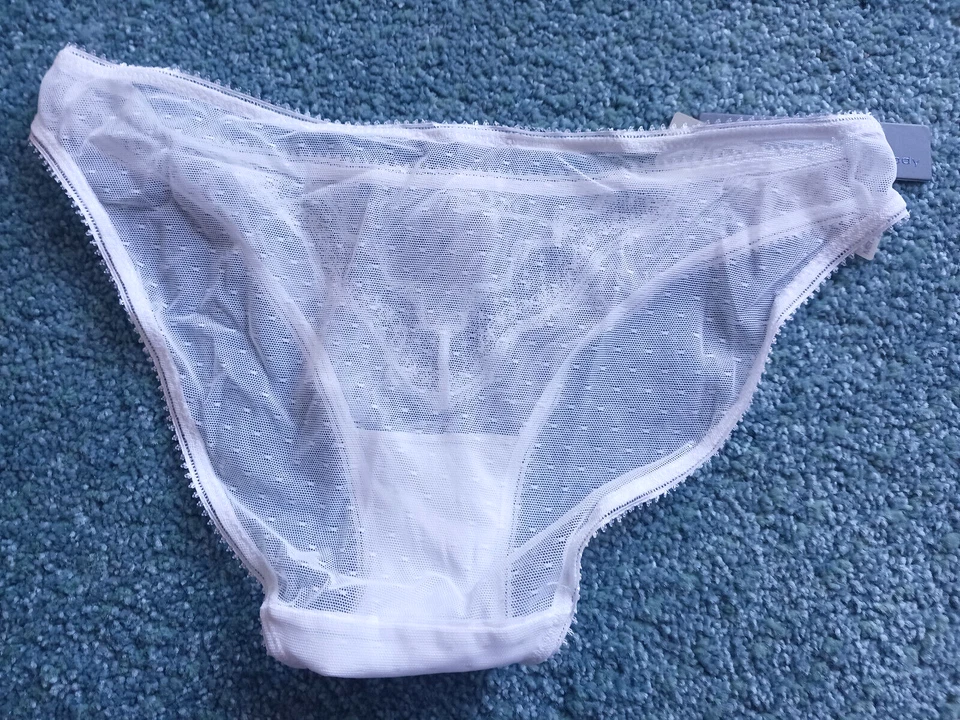 Nuevo con etiquetas Calzoncillos de bikini Elle Macpherson Body de encaje blanco, pequeños Foto 4 de 4