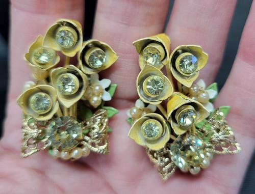 Old Vintage Painted Metal Rhinestone yellow Floral pearl Designer Clip Earrings - Picture 2 of 13