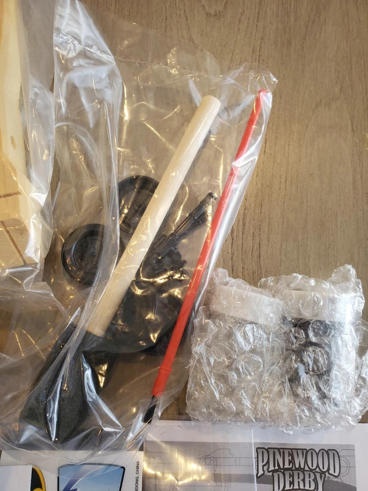 REVELL PINEWOOD DERBY BATMOBILE KIT COMPLETO TROPHY SERIES b17 - Imagem 3 de 4