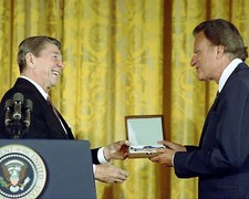 President Ronald Reagan presents medal to evangelist Billy Graham New 8x10 Photo