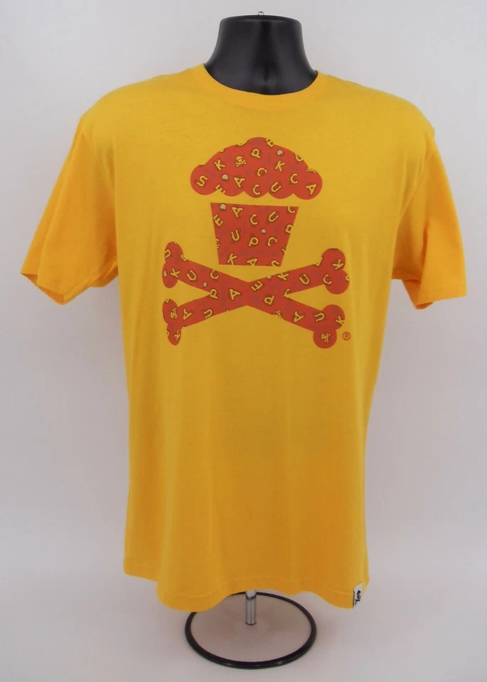 Usado en excelente estado! Camiseta Johnny Cupcakes deletreada amarilla huesos cruzados camiseta para hombre L grande Foto 2 de 4
