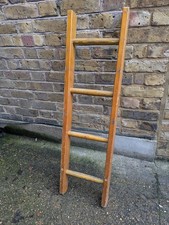 (1) VINTAGE WOOD 4 RUNG LADDER - COLLECT OR DELIVERY