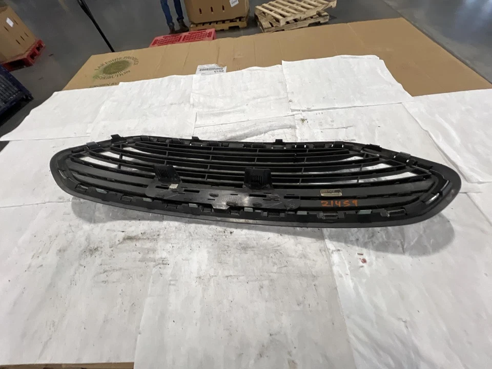 Parrilla superior usada se adapta a: Ford Fiesta SE 2015 grado superior A Foto 2 de 4