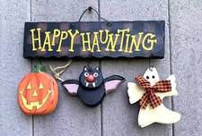 HAPPY HAUNTING Halloween Wooden Wall Hanging Sign Door Décor- Pumpkin Bat Ghost