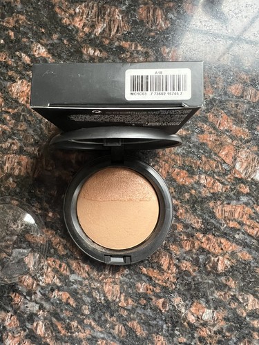 Mac Cosmetics mineralize skinfinish. Medium Dark/Natural and Shimmer - Picture 5 of 9