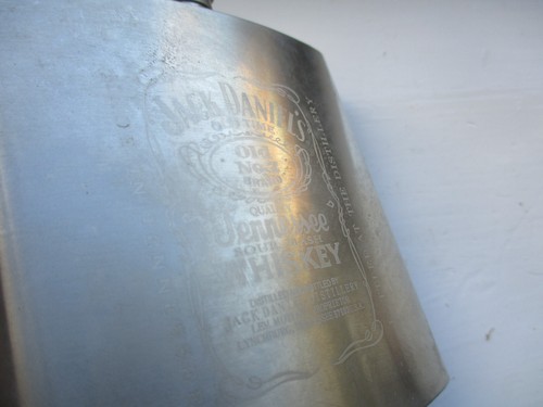 2 stainless steel hip flasks - 6 oz - one is a Jack Daniels - Picture 6 of 9