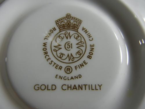 Royal Worcester Gold Chantilly Cup and Saucer Set(s) - Picture 4 of 4