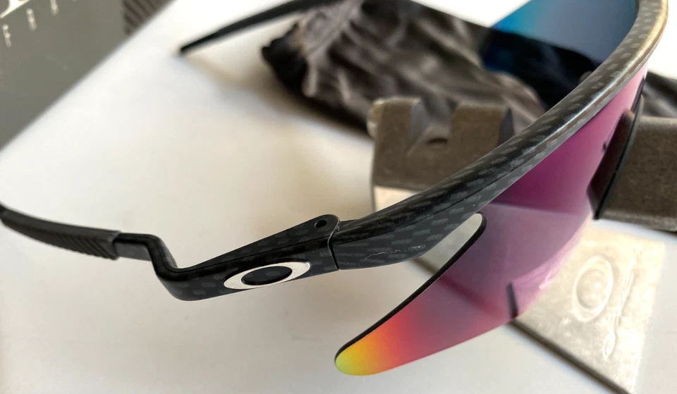 Óculos de sol Oakley novo aquecedor de fibra de carbono armação M com lente irídio vermelha 06-532 estado perfeito - Imagem 4 de 4