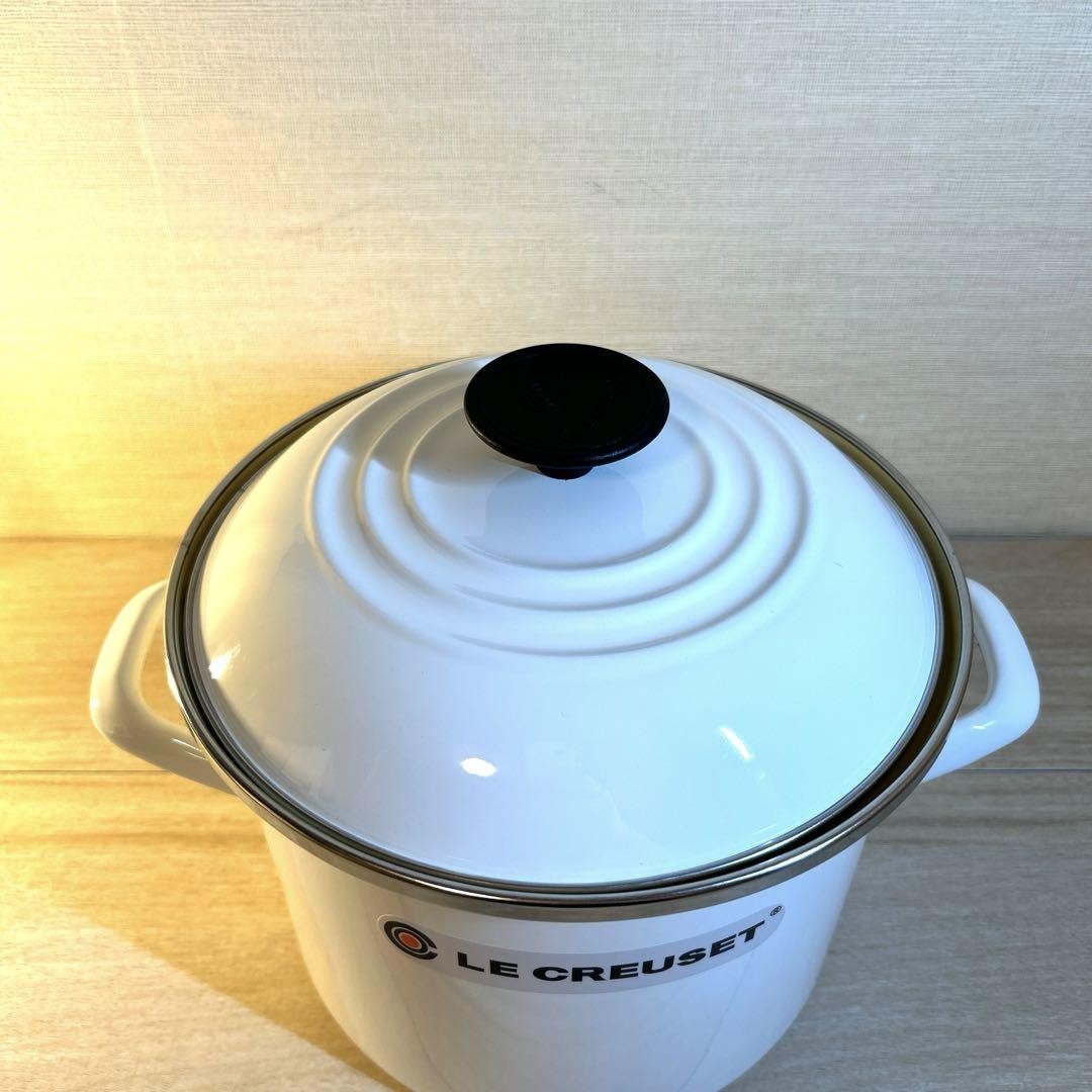 Le Creuset Stockpot 20cm 5.3 Liter Two-Handed Pot White