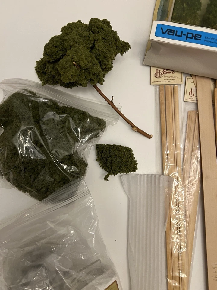 Dollhouse Model Miniatures Building Supplies - Image 3 of 4