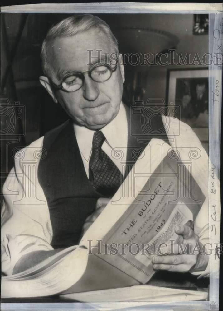 1942 Press Photo Senator Walter F. George reading budget document in Washington