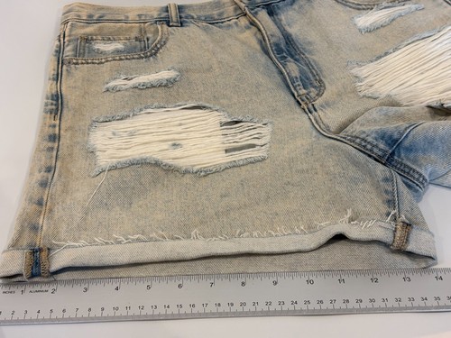 American Eagle Boyfriend Shorts Size 12 Ripped Denim Light Wash High Rise Beach - Picture 14 of 14