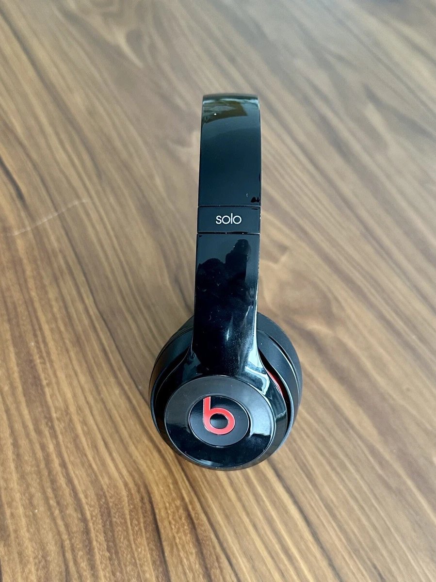 Beats Solo2 Wired On Ear Headphones Model B0518 In Black Red Wire w New Ear Pads