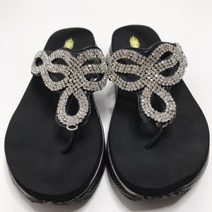 flip flops with stones