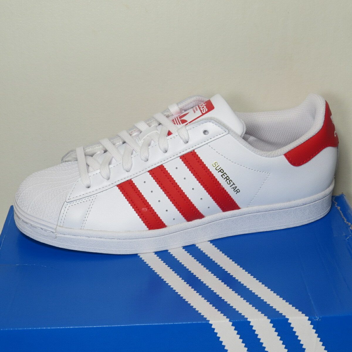 superstar red white