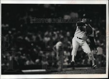1990 Press Photo Brewers baseball pitcher Teddy Higuera shows his effectiveness