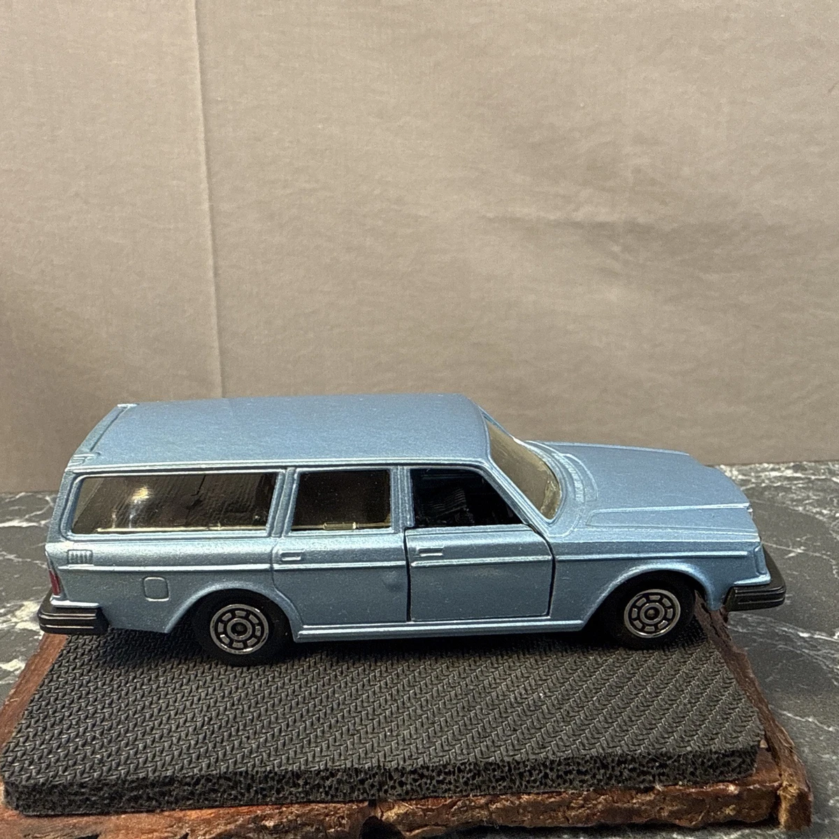 Lot De 13 Miniatures 1/43 – New Ray, Norev, Fiat, Citroën, Volvo, Dodge