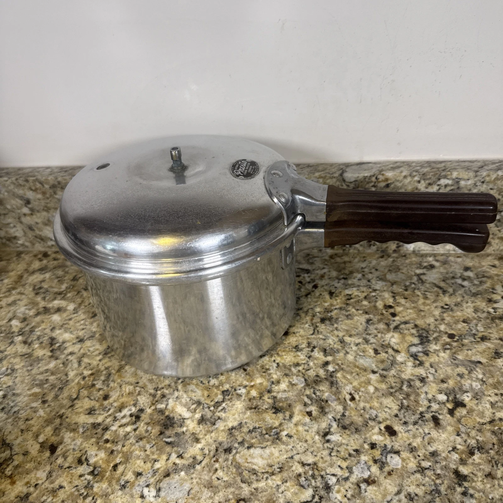 Vintage 4 Quart Presto Model 604 Pressure Cooker