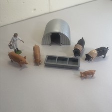 Britains Farm 5 Pigs & Piglets & Pig Arc Sty Farmer 1:32 Scale Feed Trough Model