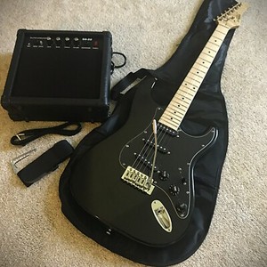 Paquet de démarrage de guitare électrique noir complet avec 20-Watt Amplificateur et accessoires