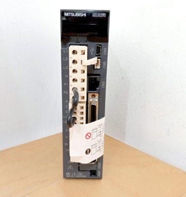 Mitsubishi Electric MR-J3-10A AC SERVO VERSTÄRKER MRJ310A