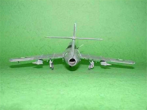 MIKOYAN-GUREVICH MIG-15 UTI MIDGET 1/48 aircraft Trumpeter model plane kit 02805 - Image 3 of 4